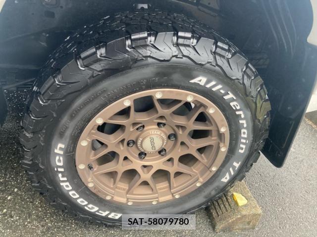 Toyota HILUX TRUCK 2023-04 8742686-9