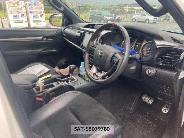 Toyota HILUX TRUCK 2023-04 8742686-11