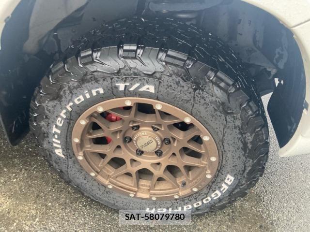 Toyota HILUX TRUCK 2023-04 8742686-7
