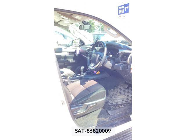 Toyota HILUX TRUCK 2017-12 8742692-1
