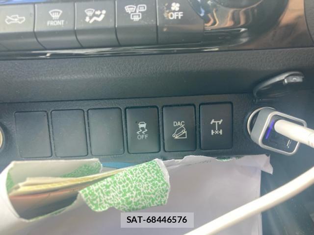 Toyota HILUX TRUCK 2019-03 8742690-22