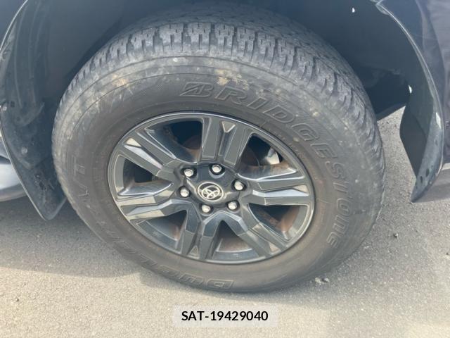 Toyota HILUX TRUCK 2021-01 8829410-3