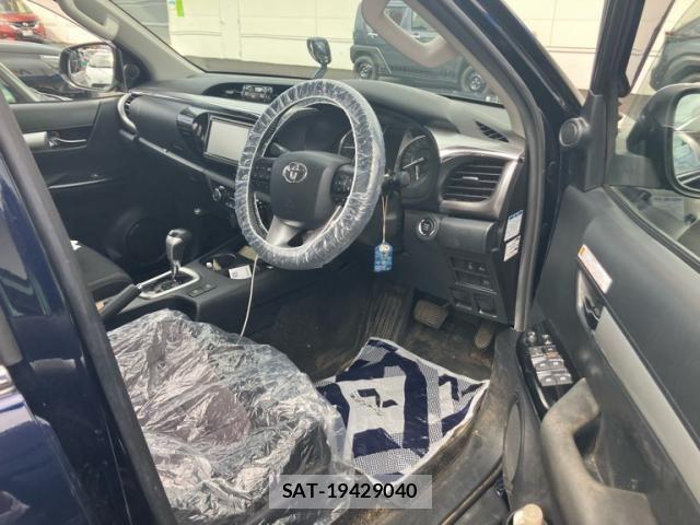 Toyota HILUX TRUCK 2021-01 8829410-5