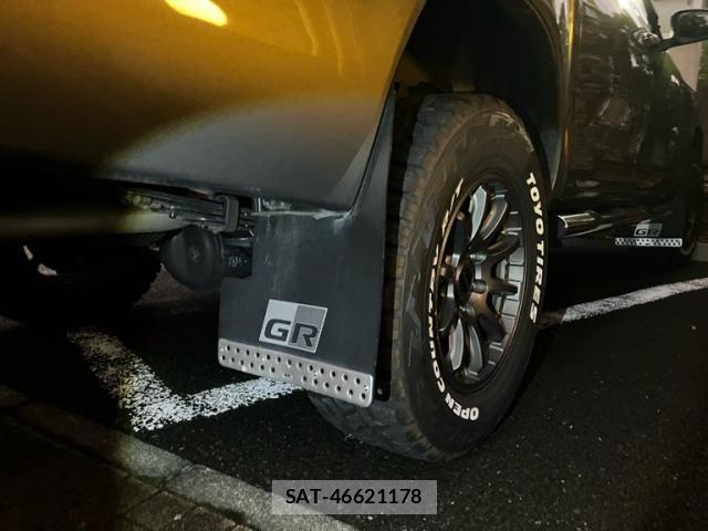 Toyota HILUX TRUCK 2021-02 8829404-6