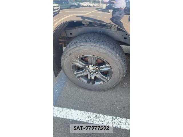 Toyota HILUX TRUCK 2022-03 8829408-5