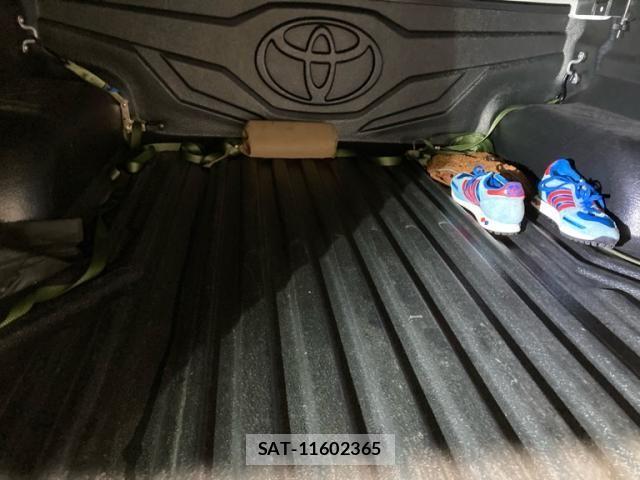 Toyota HILUX TRUCK 2024-01 8849296-18
