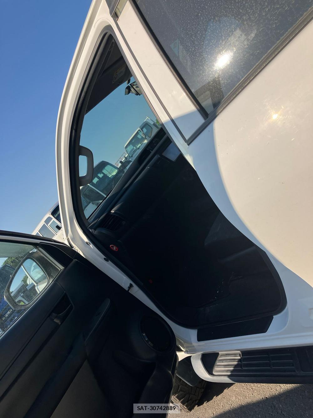 Toyota HILUX TRUCK 2018 932717-9
