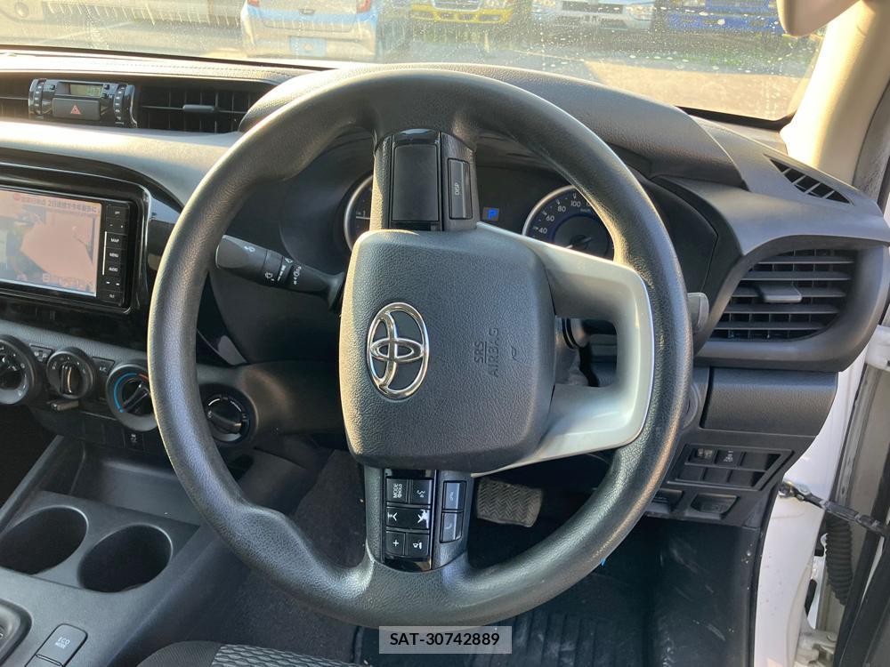 Toyota HILUX TRUCK 2018 932717-17