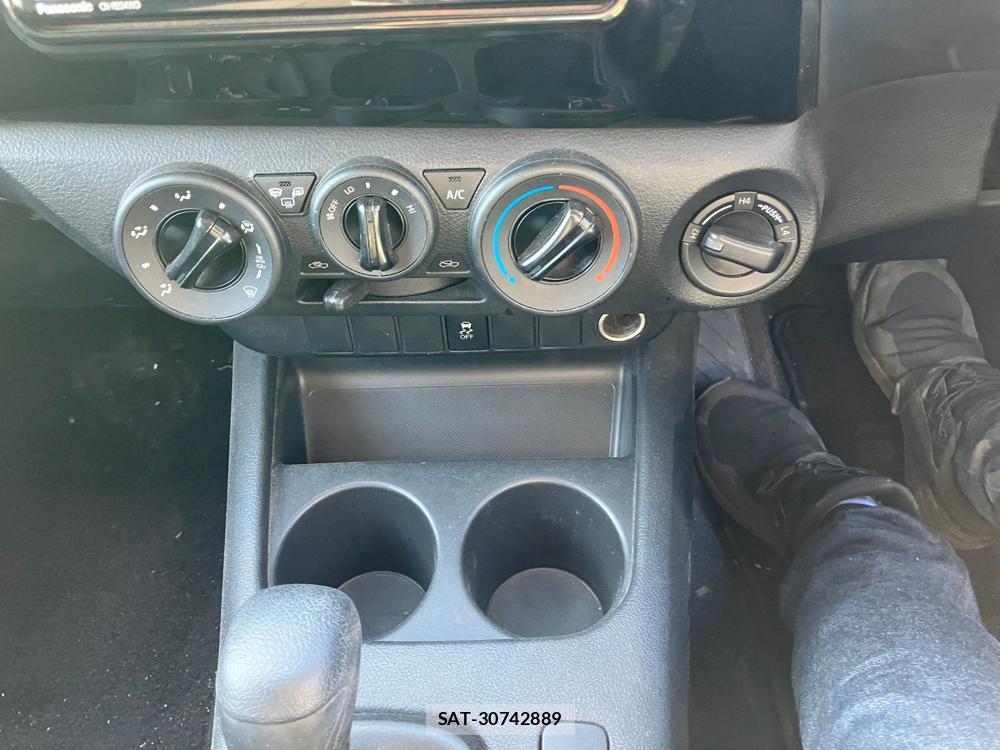 Toyota HILUX TRUCK 2018 932717-20