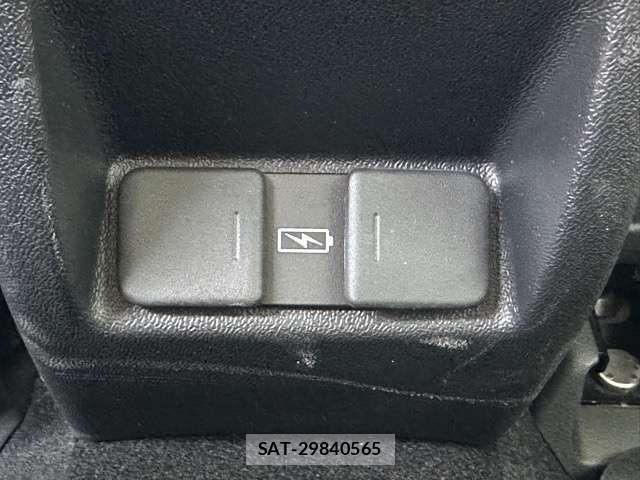 Honda e 2024-04 2666678-5