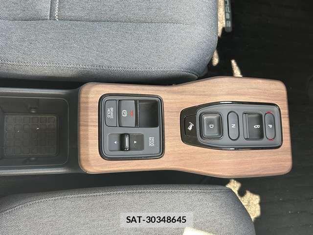 Honda e 2021-03 7617010-16