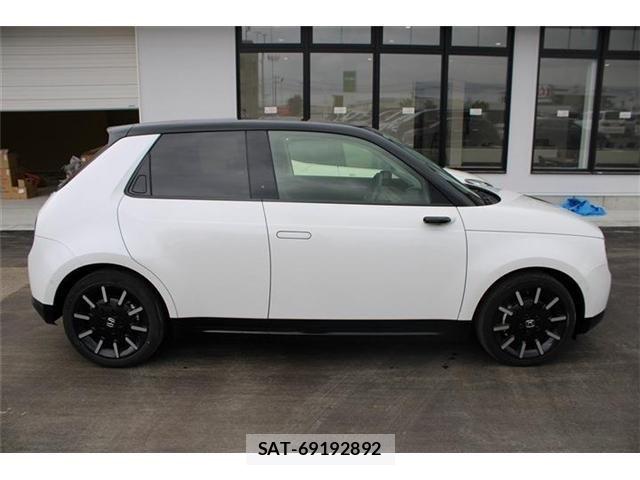 Honda e 2021-07 8230331-9