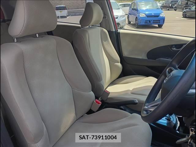 Honda FIT 2013-06 6676285-12