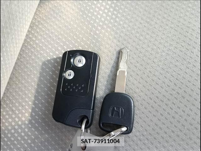 Honda FIT 2013-06 6676285-23