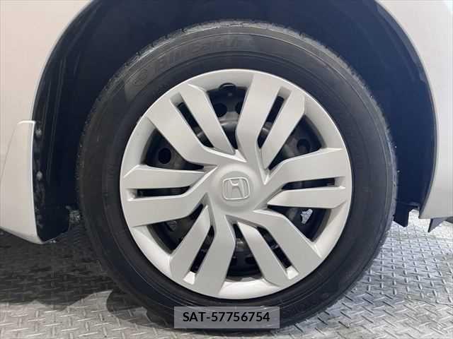 Honda FIT 2016-06 7876845-12
