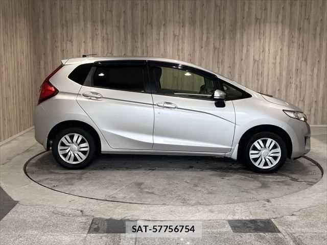 Honda FIT 2016-06 7876845-15