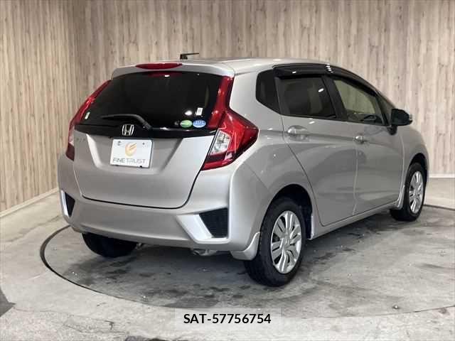 Honda FIT 2016-06 7876845-16