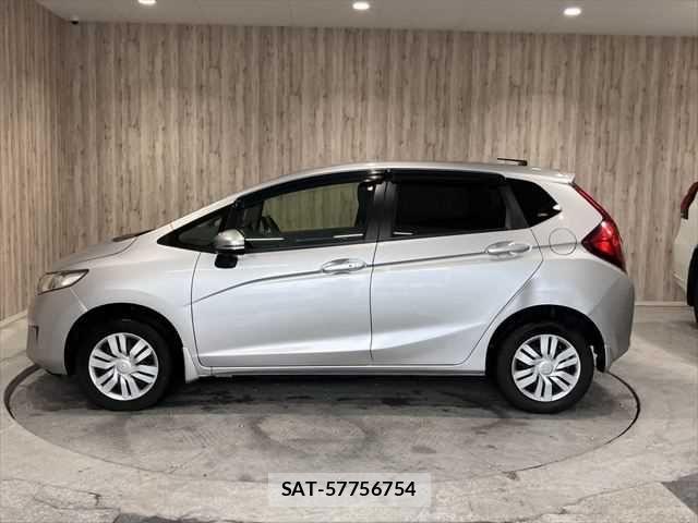 Honda FIT 2016-06 7876845-19