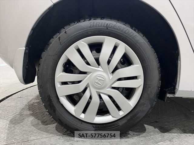 Honda FIT 2016-06 7876845-24
