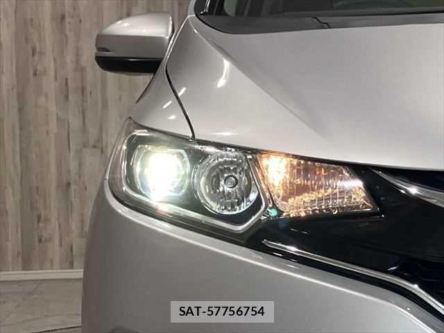 Honda FIT 2016-06 7876845-29