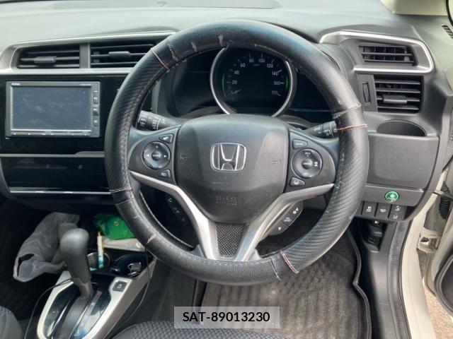 Honda FIT 2018-04 8035968-13