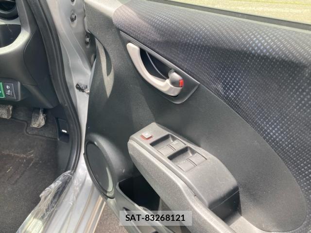 Honda FIT 2013-03 8230332-11