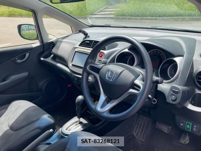 Honda FIT 2013-03 8230332-12