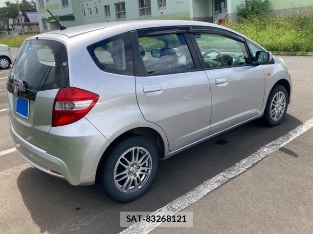 Honda FIT 2013-03 8230332-3