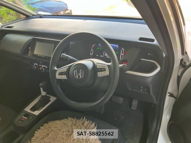 Honda FIT 2024-06 8666261-12