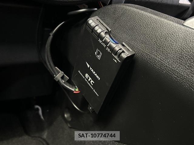 Honda FIT HYBRID 2018-05 6691055-20