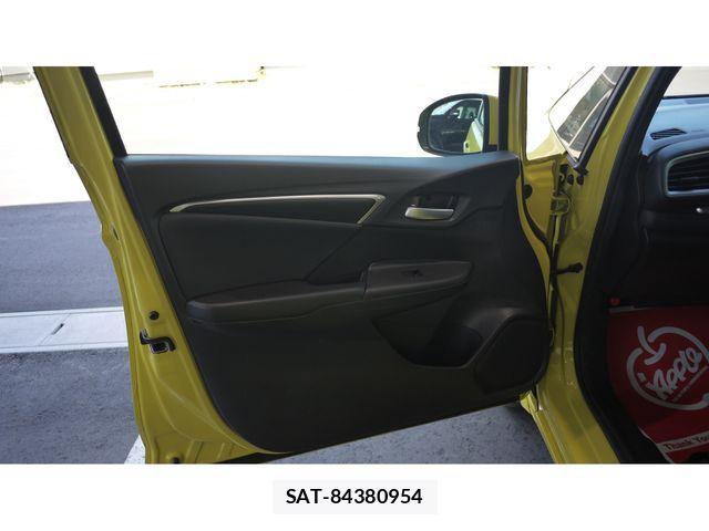 Honda FIT HYBRID 2016-05 7219574-17