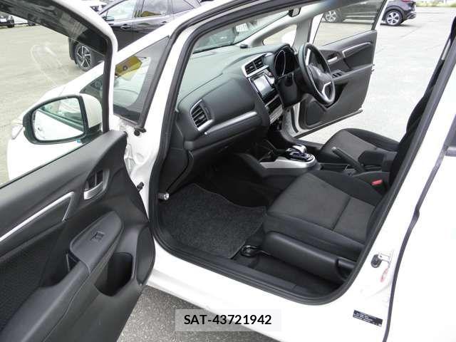 Honda FIT HYBRID 2016-09 7979477-17