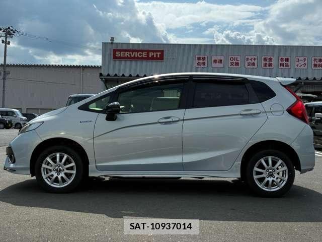 Honda FIT HYBRID 2018-09 8099620-23