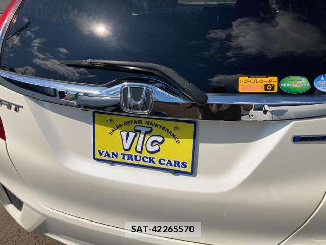 Honda FIT HYBRID 2014-11 8457651-16