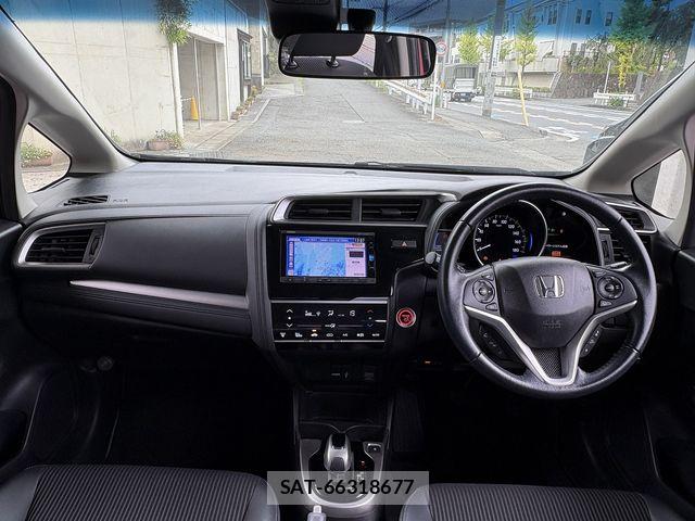 Honda FIT HYBRID 2017-08 8627104-1
