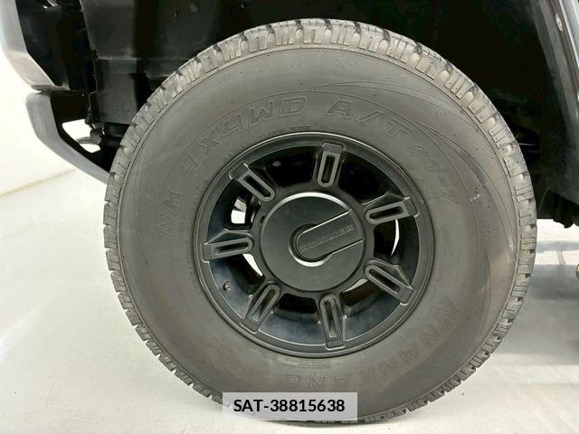 Hummer H2 2004-04 7902717-18
