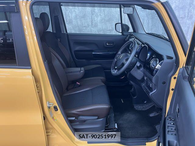 Suzuki HUSTLER 2018-02 8207890-3