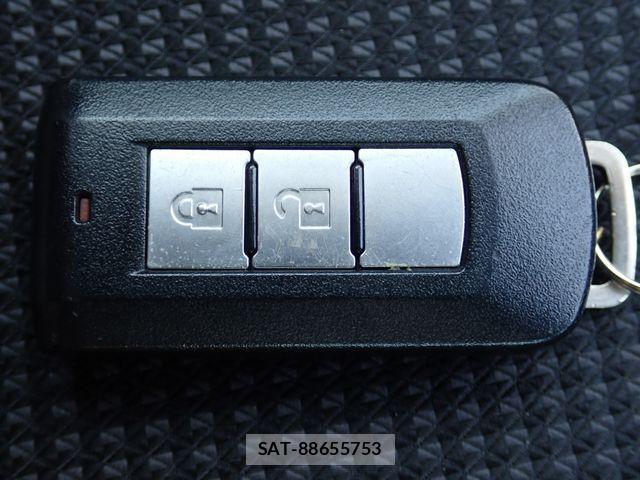 Mitsubishi I-MIEV 2019-11 1257300-16