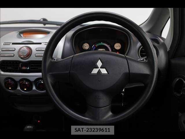 Mitsubishi I-MIEV 2013-04 7020633-9
