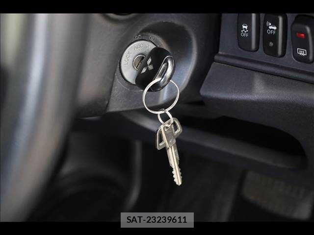Mitsubishi I-MIEV 2013-04 7020633-8