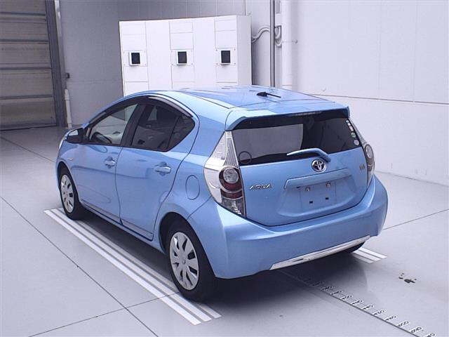 Toyota AQUA 2014 673469-1