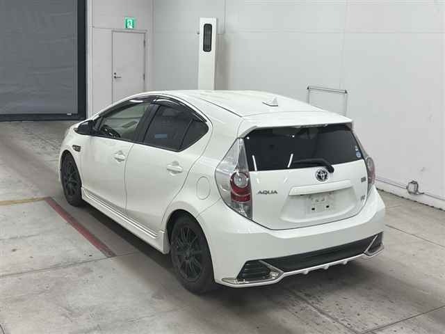 Toyota AQUA 2014 745649-1