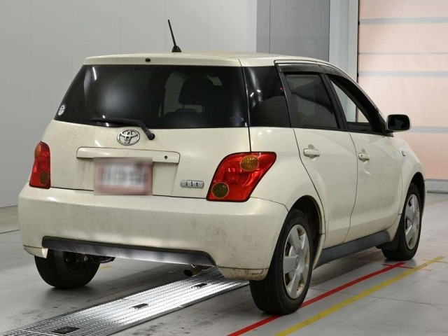 Toyota IST 2004 6877592-1