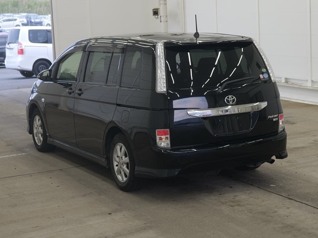 Toyota ISIS 2016 6927941-1