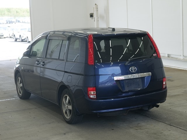 Toyota ISIS 2005 6927942-1