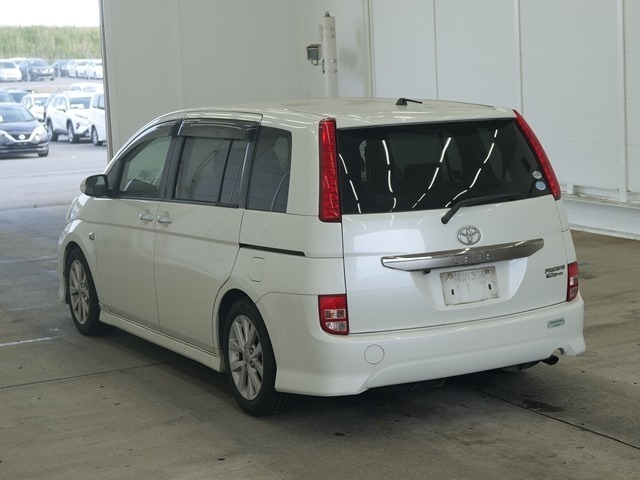 Toyota ISIS 2009 6927943-1