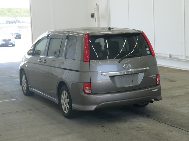 Toyota ISIS 2009 6937160-1