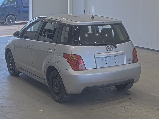 Toyota IST 2002 6935674-1