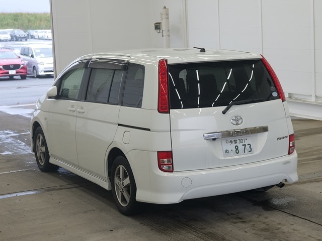Toyota ISIS 2006 6953012-1