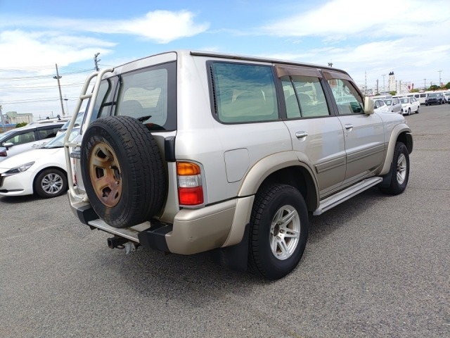 Nissan SAFARI 2000 7087516-1